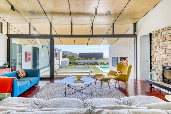 Contemporary 3-bed Family Home on Table Mountain gallery image 3