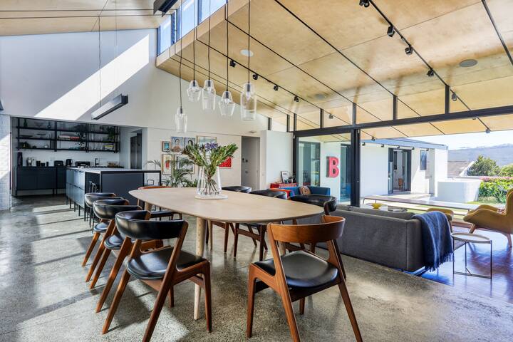 Contemporary 3-bed Family Home on Table Mountain gallery image 4