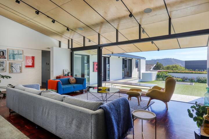 Contemporary 3-bed Family Home on Table Mountain gallery image 2