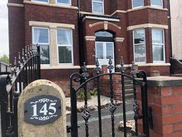 Spacious Birkdale Boutique Apartment sleeps 4/5 Flats for Rent in