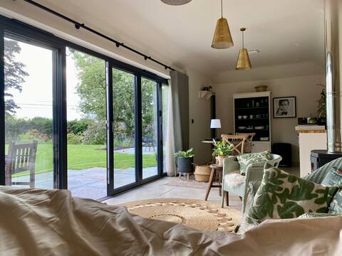 Popular Airbnb listing: Cosy pool house for 2 in private garden with pool. in Shropshire