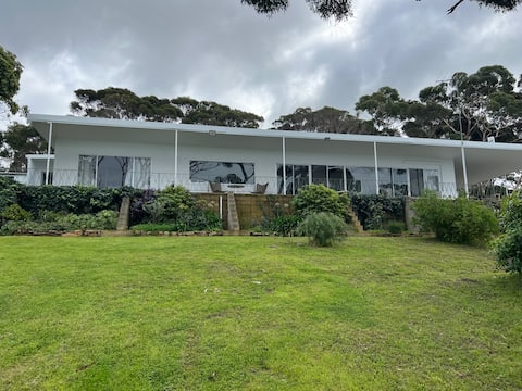 Stunning Kangaroo Island beach house 180° sea view