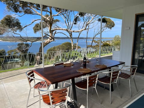 Stunning Kangaroo Island beach house 180° sea view
