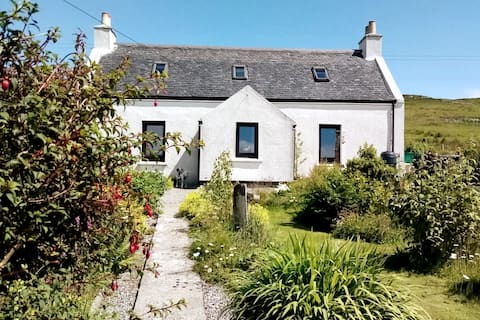 indigo - Traditional Croft House in Edinbane