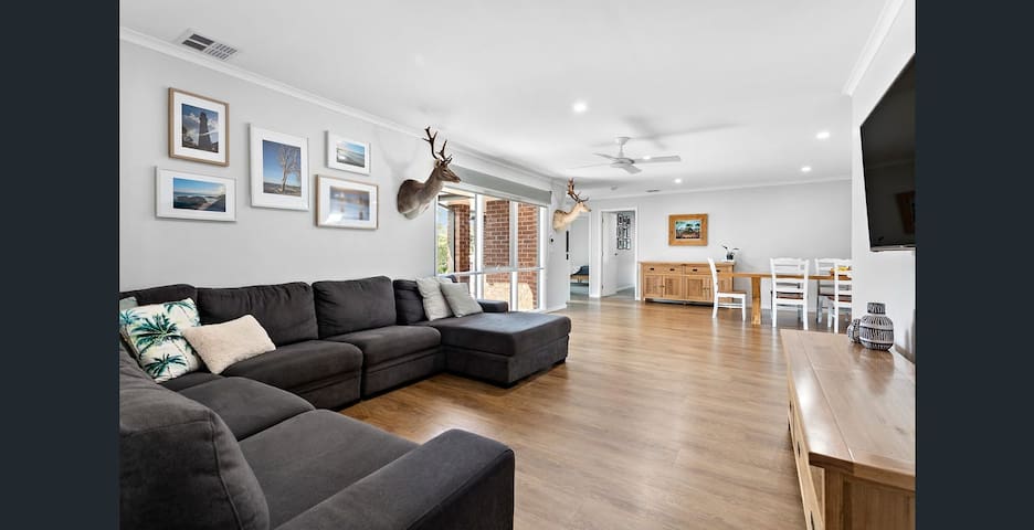 Luxurious 5 bedroom Villa that has it all!