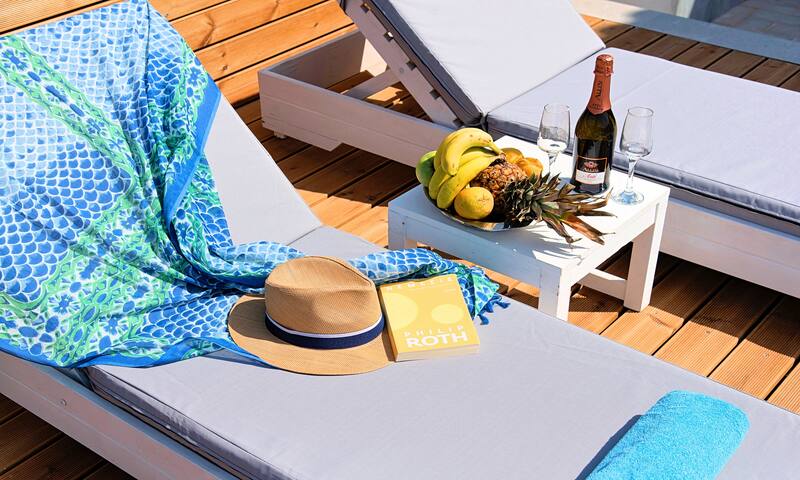 Etoile Villa Heated Pool gallery image 4