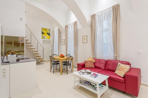 Top Airbnb: Two interconnected loft apartments Naschmarkt, TU in Mariahilf