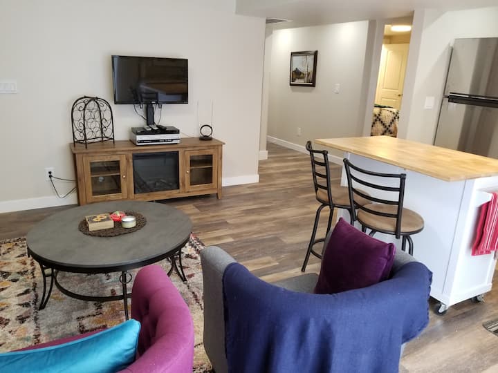 Colorado Springs 2 Bedroom Garden Level Apartment - Colorado