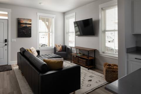 NEW Townhome In New Neighborhood