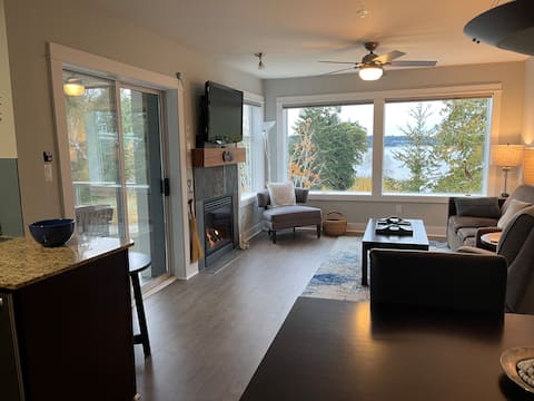 Top Airbnb: The Nest at Nanoose Bay - Oceanview 1-BDRM in Nanaimo E