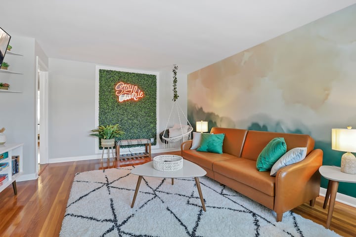Comfy King Bed | Family Items | Games | Dogs Ok - Polaris, OH