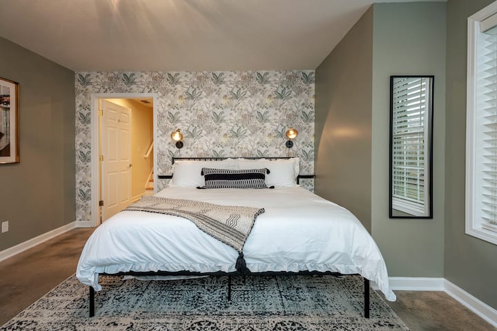 Downstairs Bedroom - King 12" Memory Foam Mattress