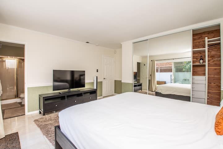 Dhoma e gjumit #1 Krevat dopio
Ndodhet në katin e parë