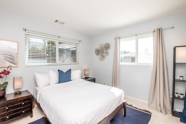 Dhoma e gjumit 5- Krevat dopio "Queen"
Ndodhet në katin e parë