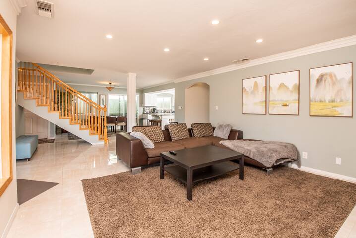 Mission Bay Gem 14 Person Home near the Bay. gallery image 5