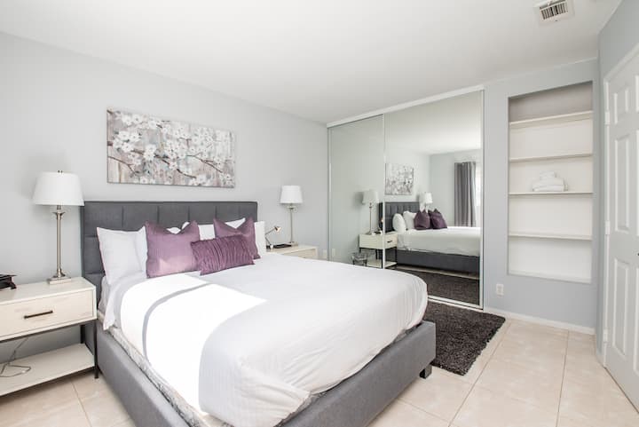 Dhoma e gjumit #4- Krevat dopio "Queen" Ka ngrohje hapësire në dhomat e gjumit.
Ndodhet në katin e parë