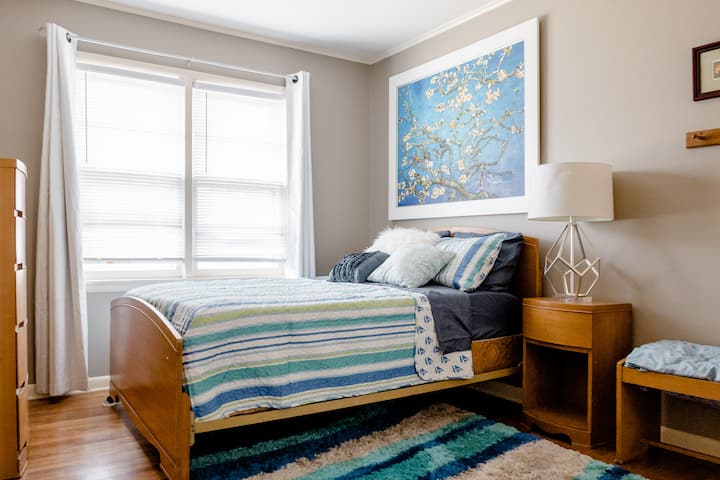 Ყველაზე პატარა საძინებელი - სრული საწოლი