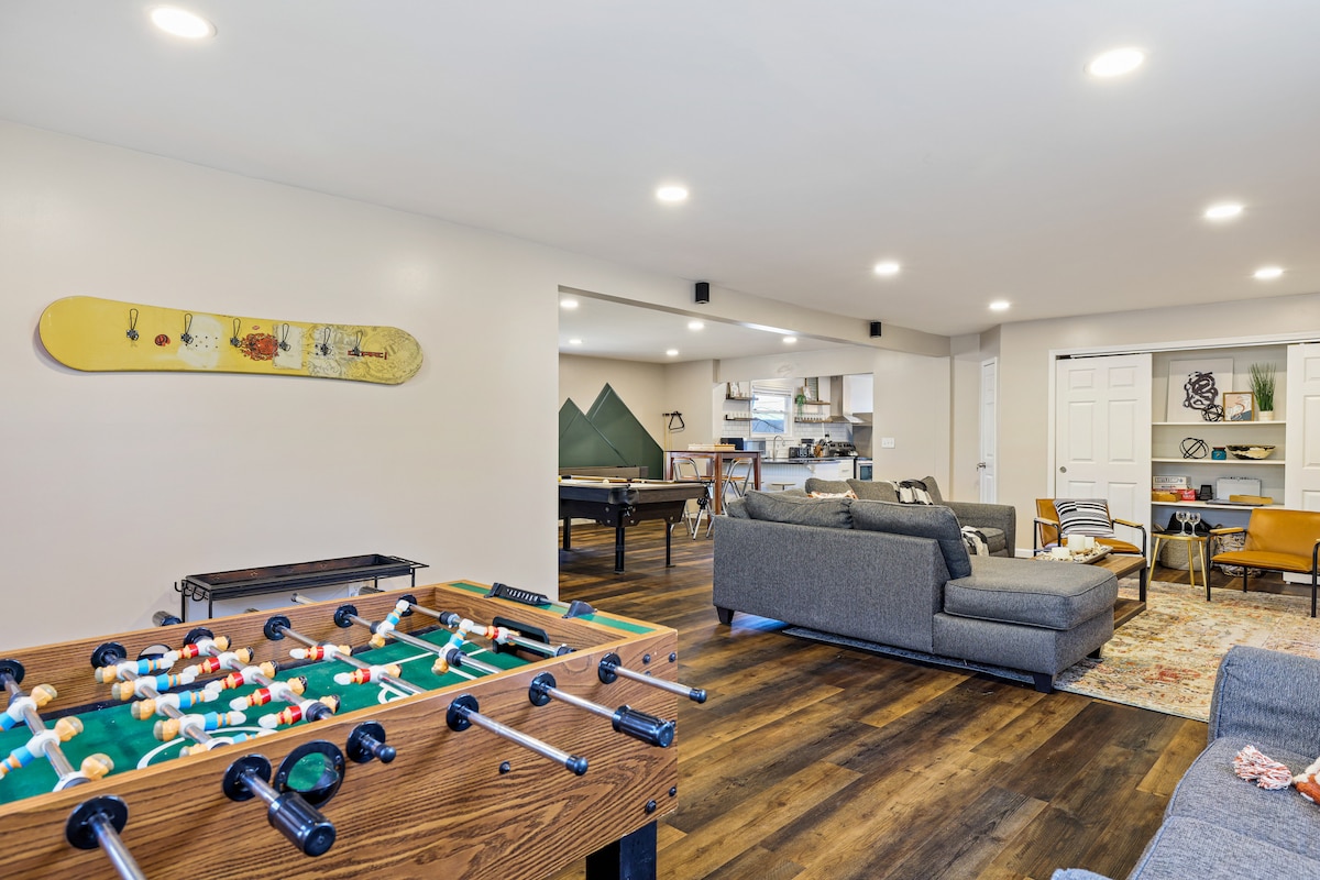 Lakefront,Game room, with dock, close to Camelback