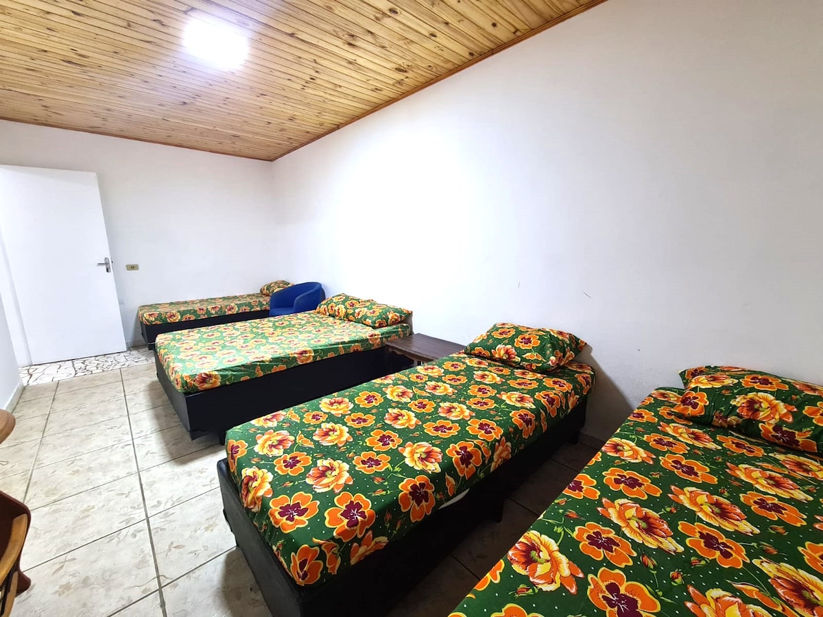 Dhoma e gjumit 5 me banjë private