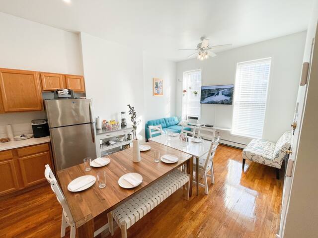 SPACIOUs Duplex w/ Pvt Bckyrd 2 Bathrooms & more gallery image 3