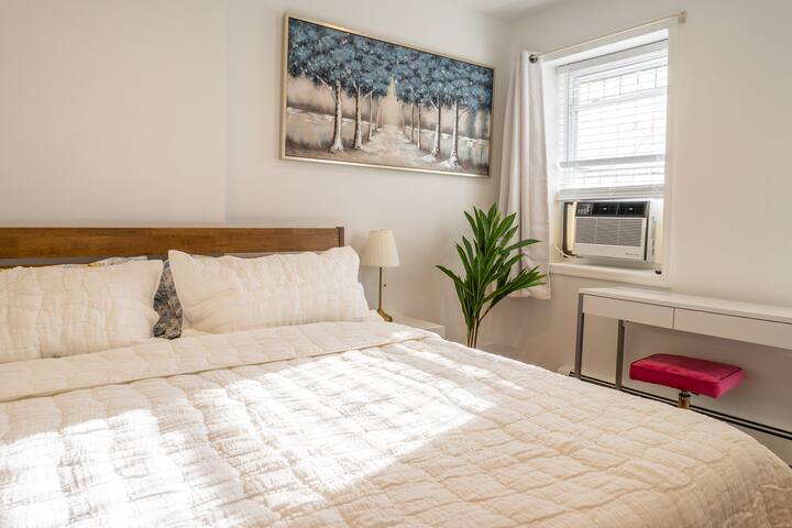 SPACIOUs Duplex w/ Pvt Bckyrd 2 Bathrooms & more gallery image 2