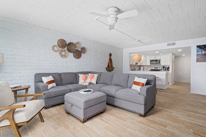 Beachfront 1br W/ Private Boardwalk & Pool - Port Aransas, TX
