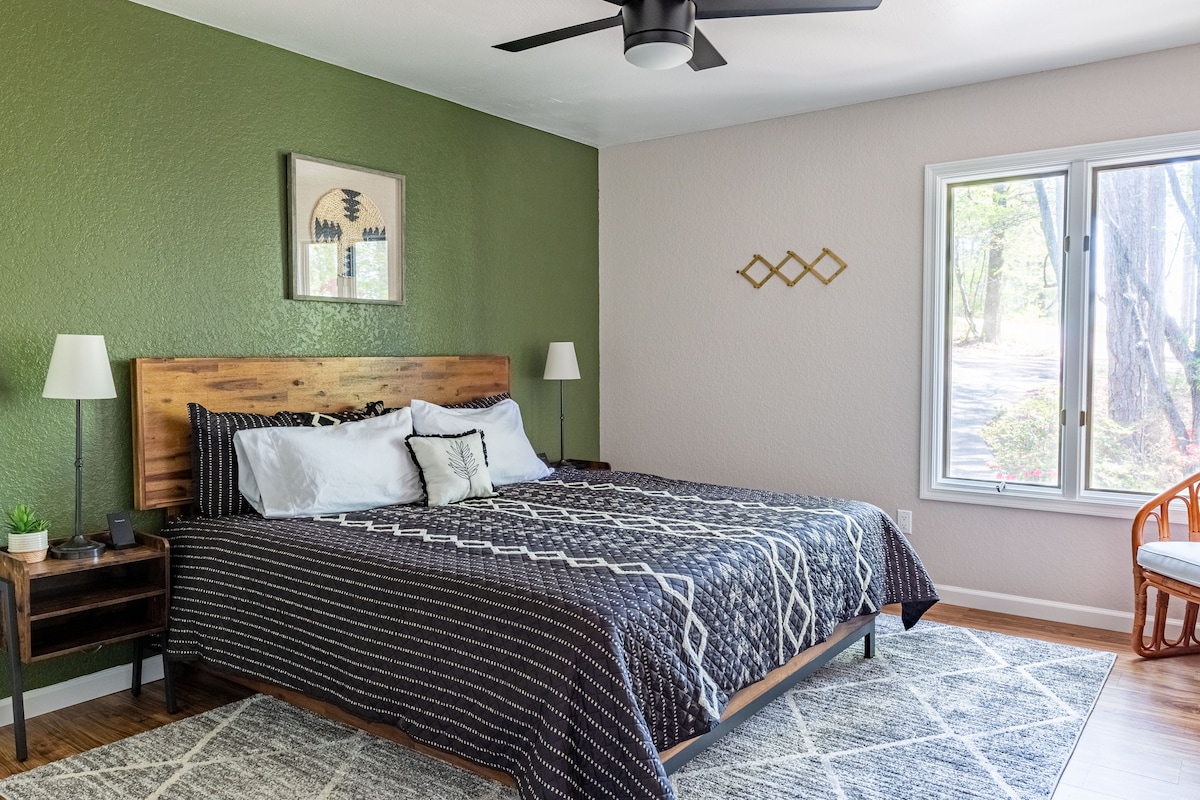 Вториот брачен апартман со душек од мемори пена и доволно простор. 