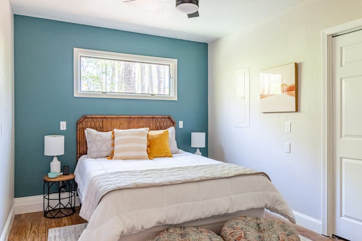 Queen Bedroom with memory foam mattress