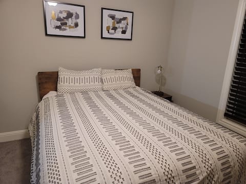 Tranquil guest bedroom in the heart of Ukiah