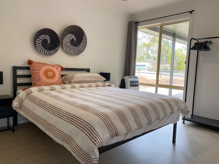 חדר שינה זוגי.