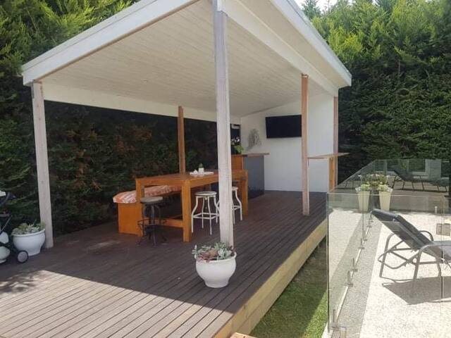 Bright and Airy, Family Entertainer with Pool gallery image 3