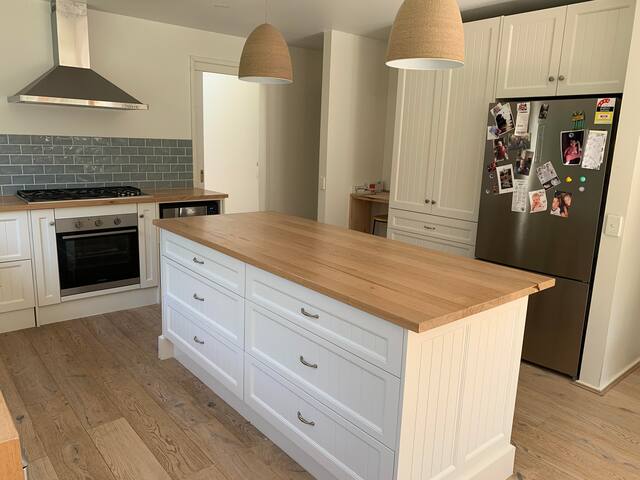 Bright and Airy, Family Entertainer with Pool gallery image 4