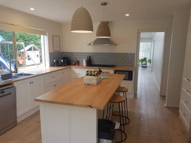 Bright and Airy, Family Entertainer with Pool gallery image 5