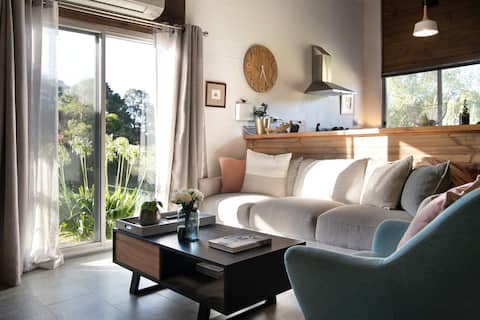 Memphis Cottage Creswick.  Pet friendly