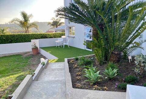 Immaculate 1 bedroom executive suite.
