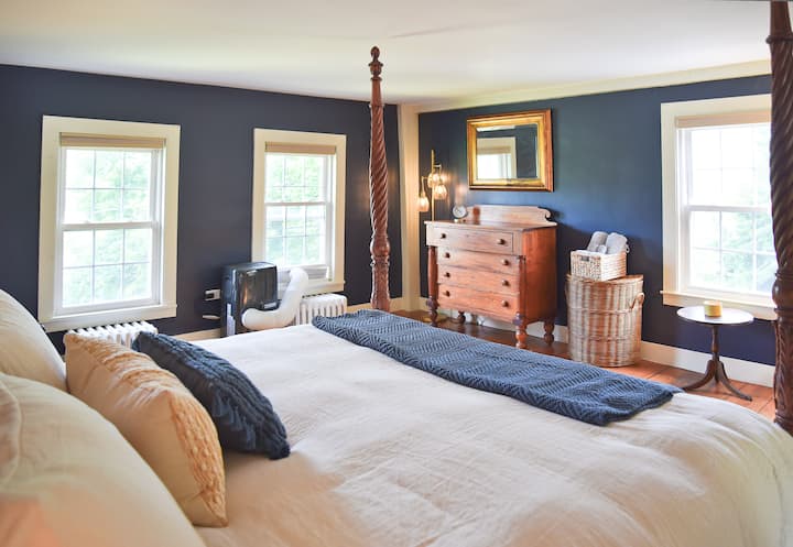 The Blue Room has a classic New England, warm & cozy vibe. The centerpiece in the primary bedroom is a gorgeous mahogany king-size four-poster bed with a brand new luxurious Saatva Plush Innerspring Mattress.