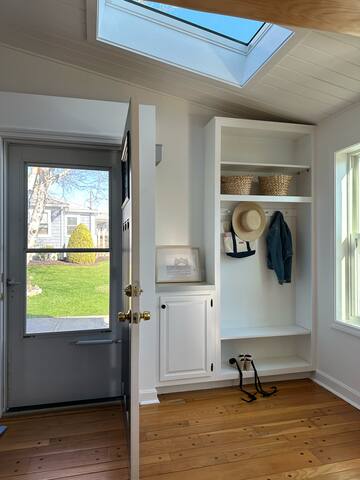 Scandinavian-Style Beach Retreat gallery image 5