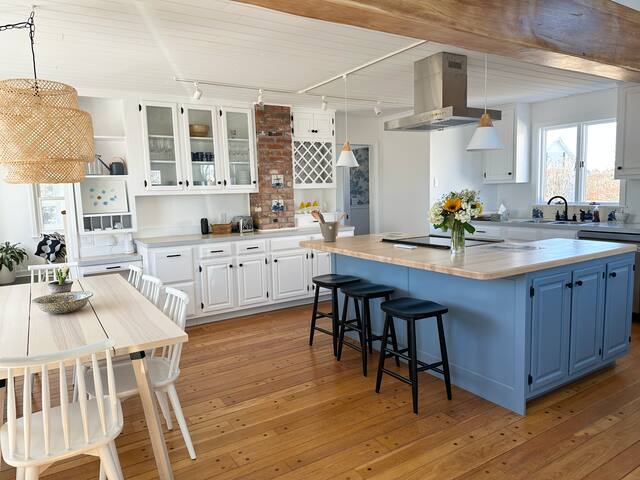 Scandinavian-Style Beach Retreat gallery image 2