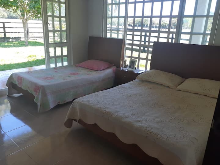 Habitación No 1 ---