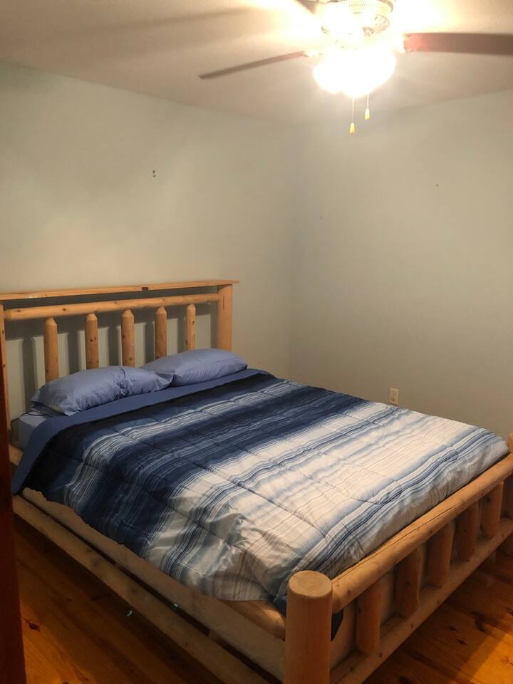 Second bedroom with Queen mattress