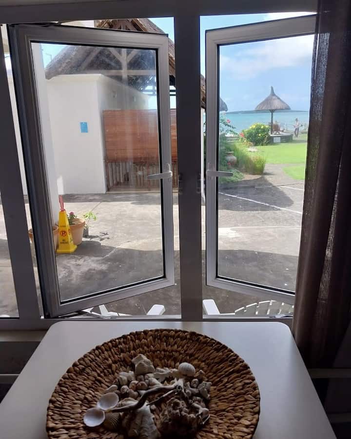 CHILLpill Large ensuite bedroom parking/ocean view
