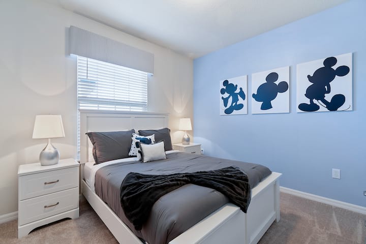 ห้องนอนชั้นแรก