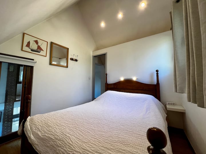 Bedroom 2: One Double Bed