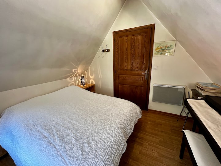 Bedroom 3: One double bed