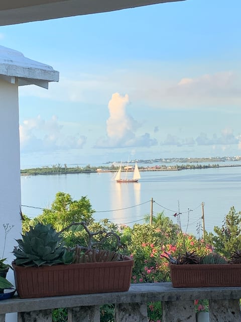 Stunning Two Bedroom with Private Dock near Golf