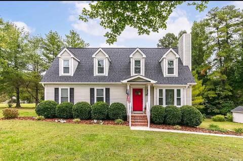 Storybook Cape Cod Cottage - Family & Pet Friendly