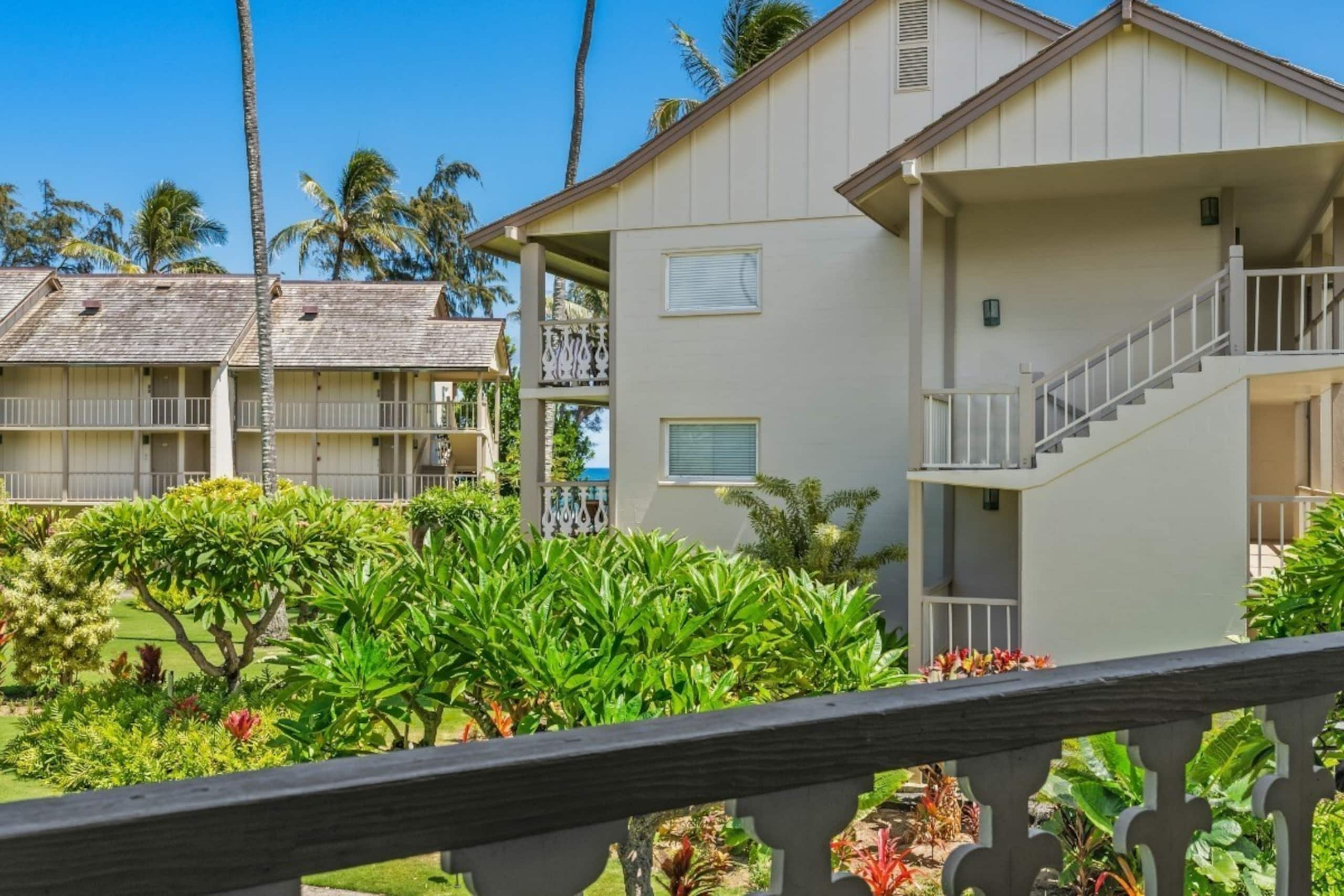 Beachfront Bliss Your Hawaiian dream awaits - Photo 9
