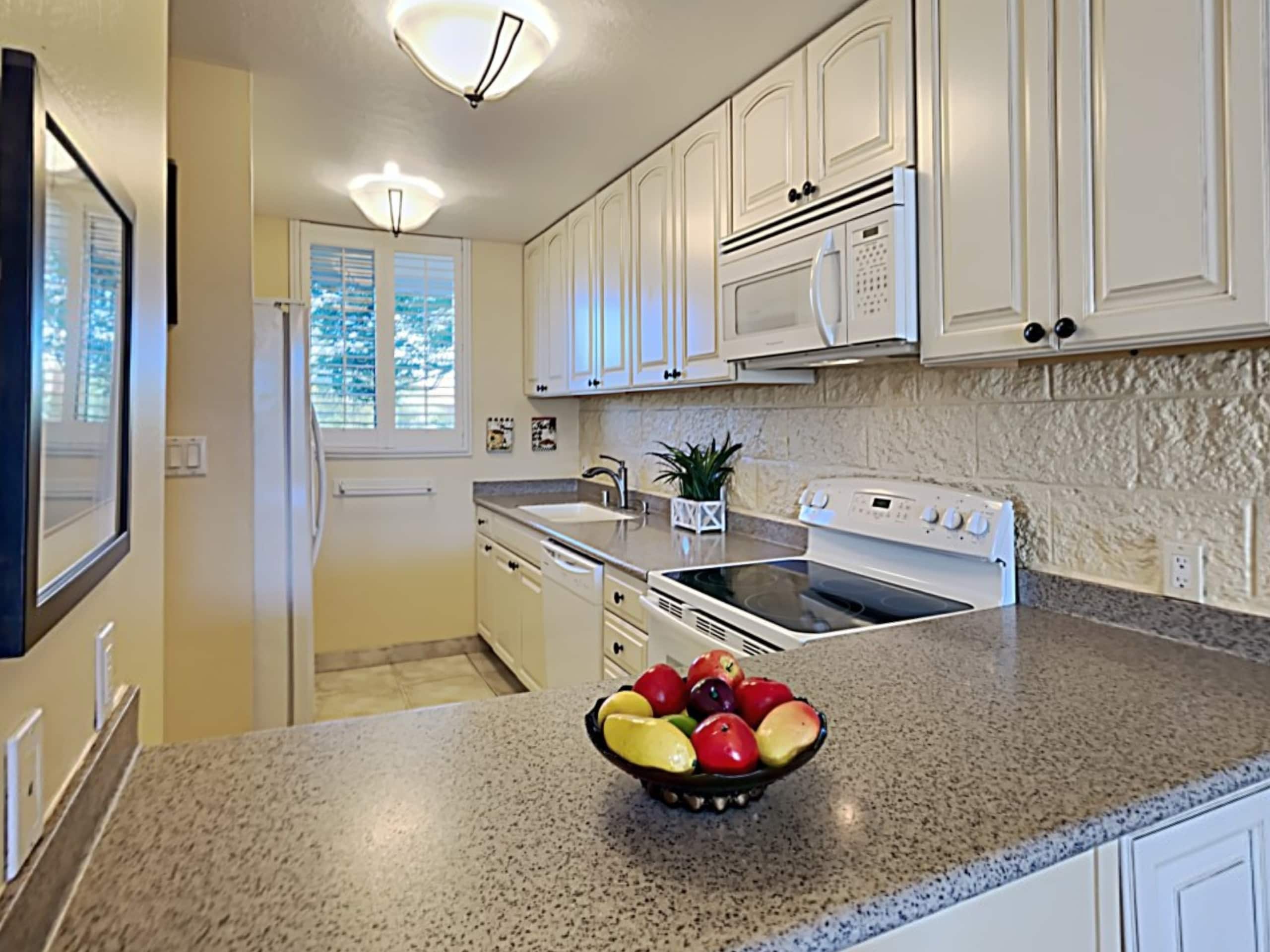 Condo in Wailuku · ★4.91 · 2 bedrooms · 3 beds · 2 baths - Image 12