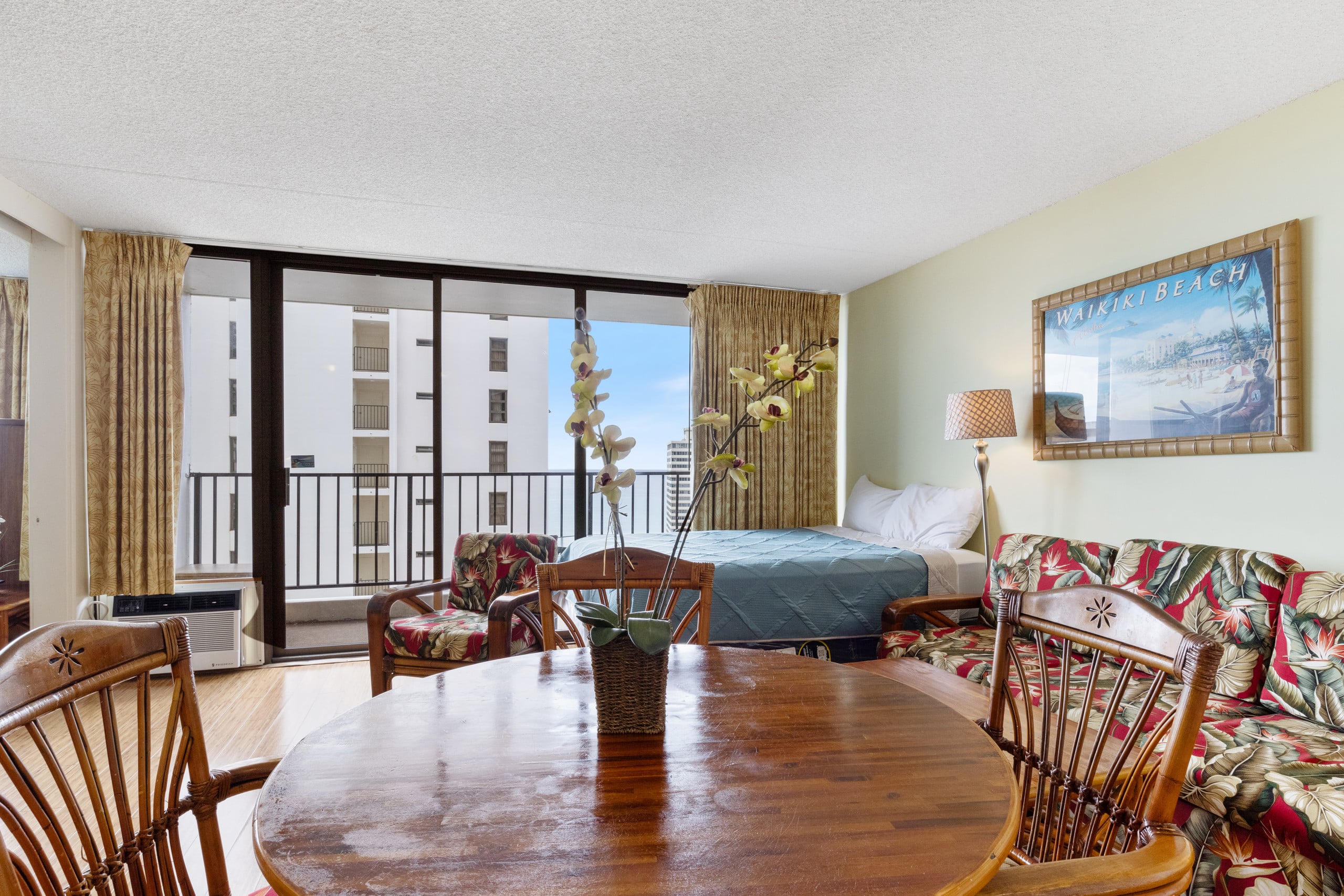 Condo in Honolulu · ★4.62 · 1 bedroom · 3 beds · 1 private bath - Image 14