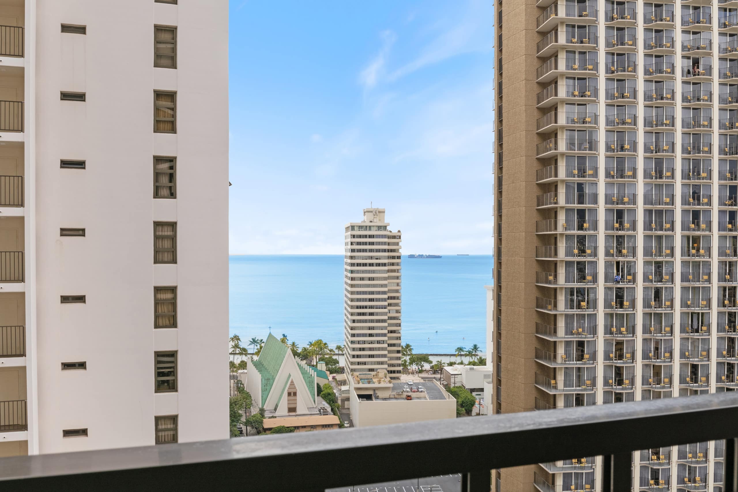 Condo in Honolulu · ★4.62 · 1 bedroom · 3 beds · 1 private bath - Image 12